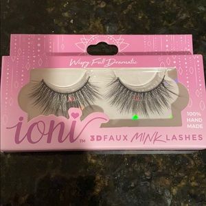 NWT IONI wispy full dramatic lashes